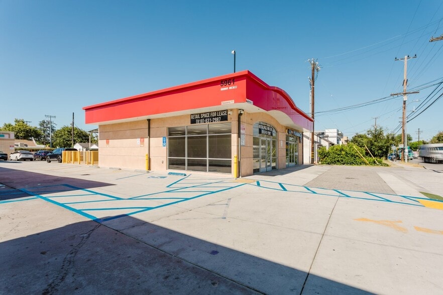 5961 Laurel Canyon Blvd, Valley Village, CA for lease - Building Photo - Image 3 of 30