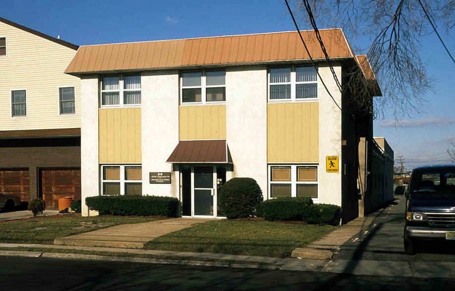 38 Main St, Little Ferry, NJ à louer - Photo principale - Image 1 de 12