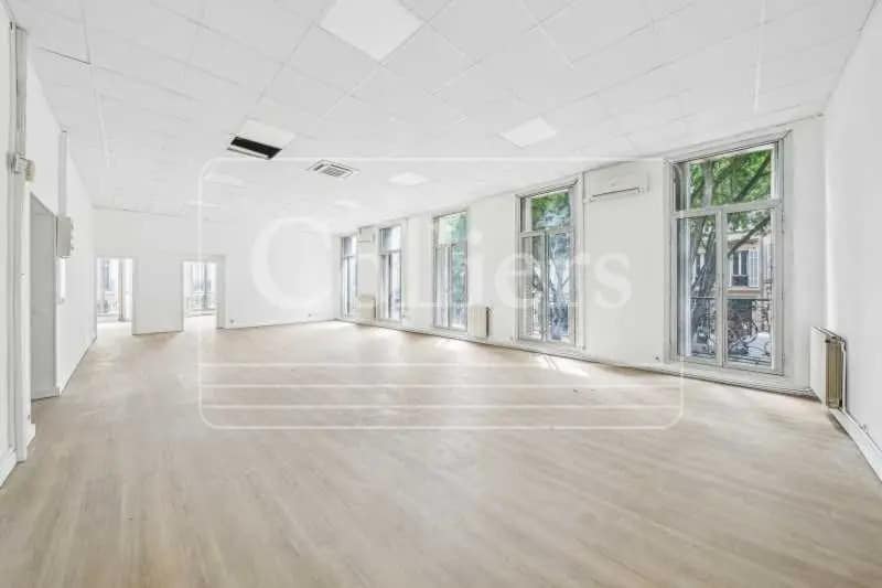 Office in Marseille for lease - Building Photo - Image 2 of 11