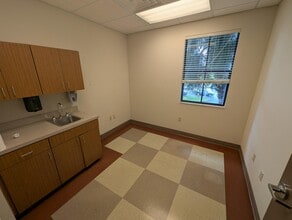 1960 Pointe West Dr, Vero Beach, FL for lease Interior Photo- Image 2 of 6