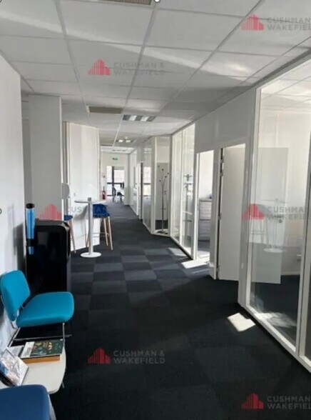 Office in Besançon for lease - Interior Photo - Image 2 of 4