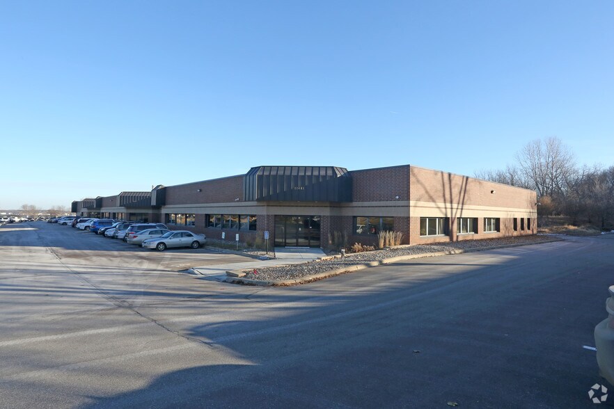 11401-11481 Rupp Dr, Burnsville, MN à louer - Photo du bâtiment - Image 3 de 3