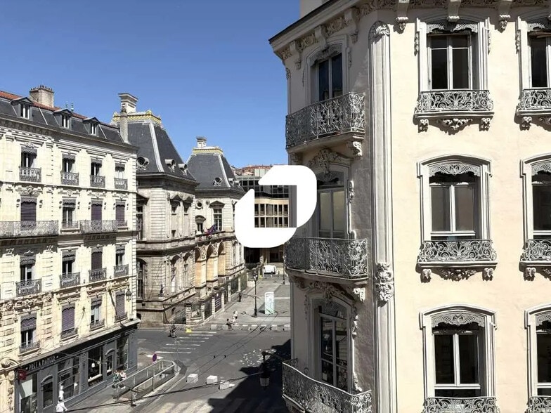 Office in Lyon for sale - Building Photo - Image 3 of 17