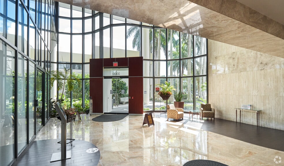 3300 Pga Blvd, Palm Beach Gardens, FL for lease - Lobby - Image 3 of 19