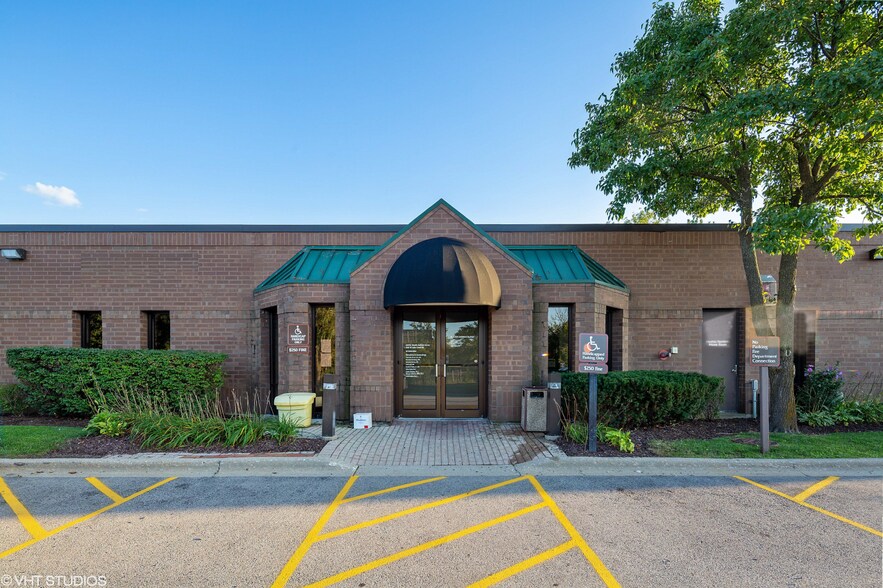 600 W Lake Cook Rd, Buffalo Grove, IL à louer - Photo du bâtiment - Image 2 de 3