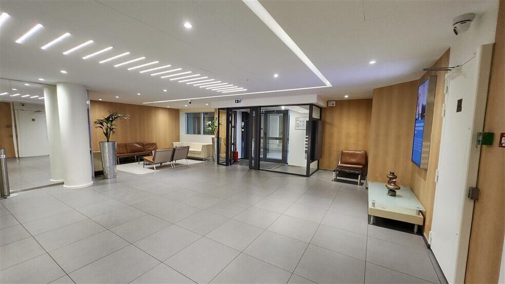 Bureau dans Boulogne-Billancourt à louer - Hall d’entrée - Image 2 de 7