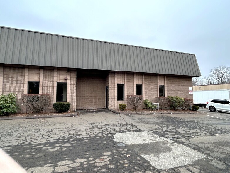 65 N Plains Industrial Rd, Wallingford, CT for lease - Building Photo - Image 2 of 2