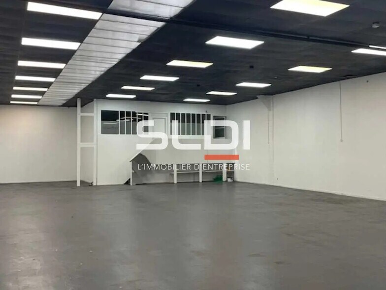 Flex in Villeurbanne for lease - Building Photo - Image 3 of 9