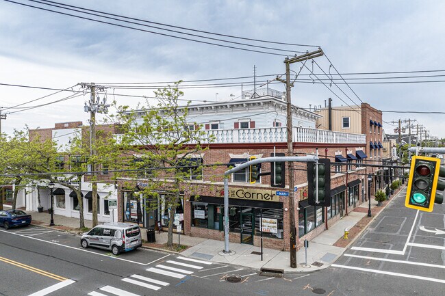 Plus de détails pour 1-3 Main St 2-4 4th Ave, Bay Shore, NY - Multi-résidentiel à vendre