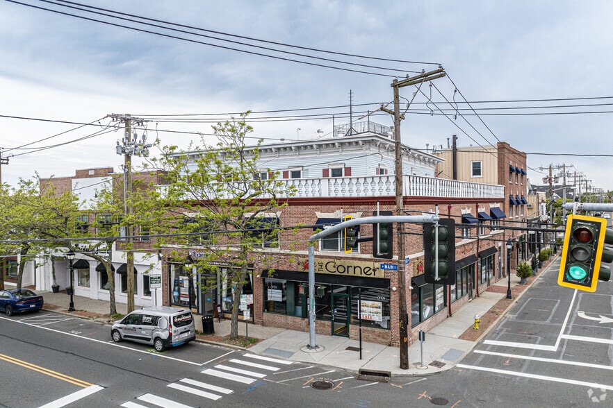 1-3 Main St 2-4 4th Ave, Bay Shore, NY for sale - Building Photo - Image 1 of 27