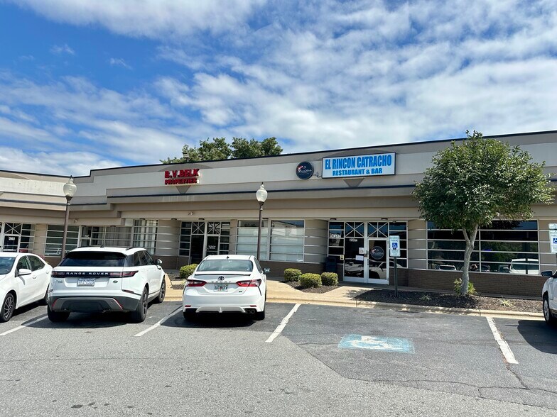 204 W Woodlawn Rd, Charlotte, NC à louer - Photo du bâtiment - Image 3 de 9