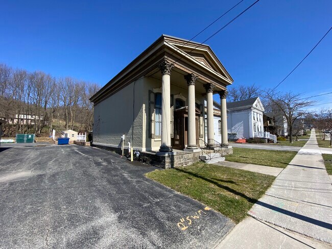 Plus de détails pour 75 E Main St, Morrisville, NY - Spécialité à vendre