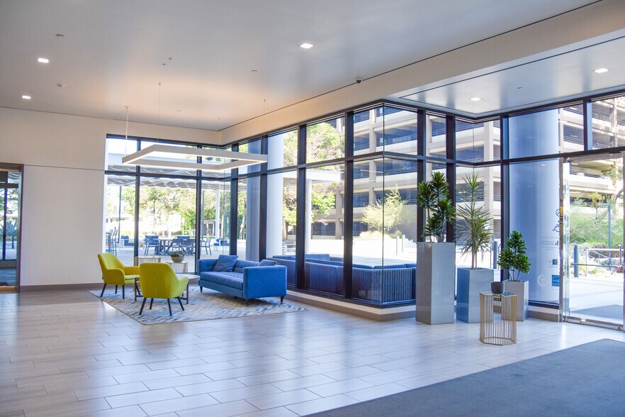 3 Hutton Centre Dr, Santa Ana, CA à louer - Photo intérieure - Image 2 de 6