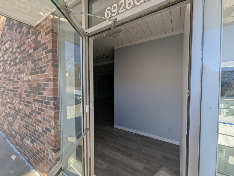 6926 N University St, Peoria, IL à louer - Photo du bâtiment - Image 3 de 13