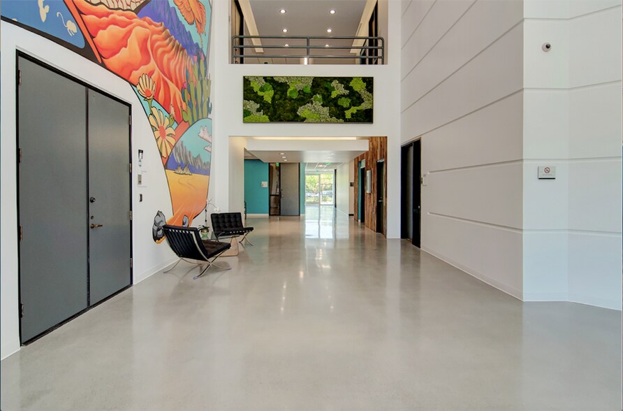 3 Corporate Park, Irvine, CA à louer - Hall d’entrée - Image 2 de 8