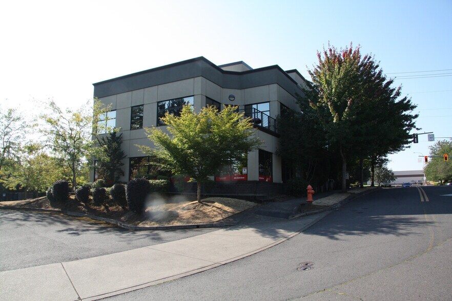 2895 Beavercreek Rd, Oregon City, OR à vendre - Photo du bâtiment - Image 2 de 11