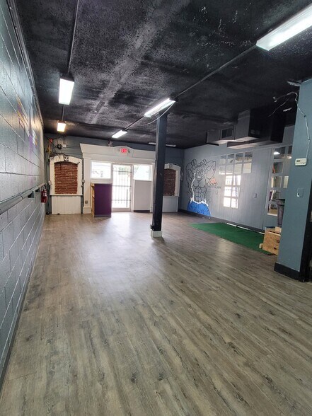 3348-3352 Commonwealth Ave, Charlotte, NC for lease - Building Photo - Image 3 of 9