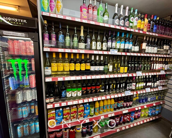 26 Peppard Rd, Sonning Common à vendre - Photo du bâtiment - Image 3 de 15