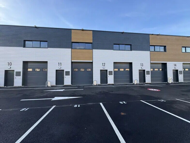 Flex dans Épinay-sur-Seine à louer - Photo du bâtiment - Image 3 de 4