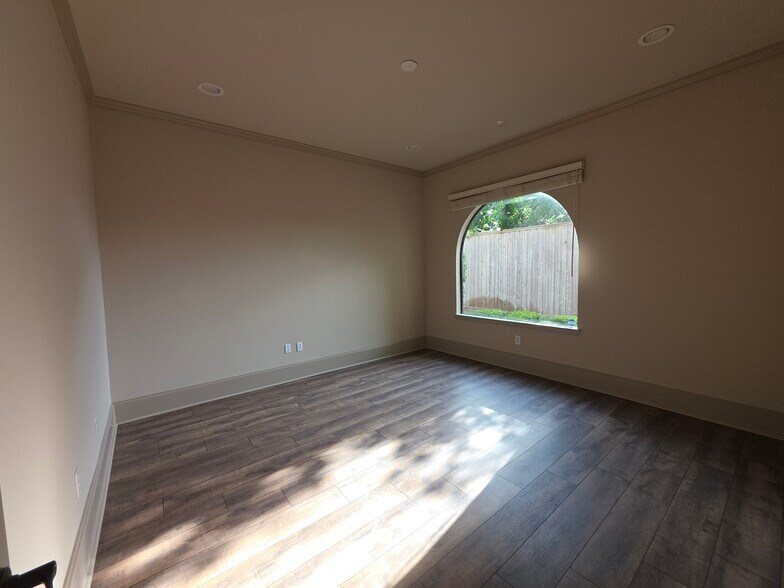 282 Ed English Dr, Shenandoah, TX à louer - Photo du bâtiment - Image 3 de 21