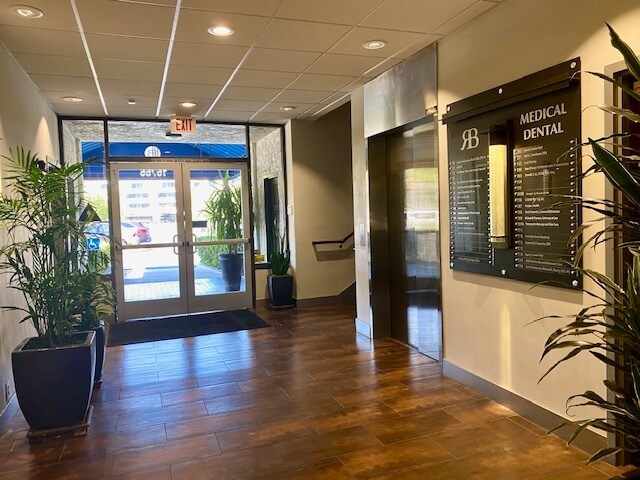 16766 Bernardo Center Dr, San Diego, CA à louer - Photo intérieure - Image 3 de 11