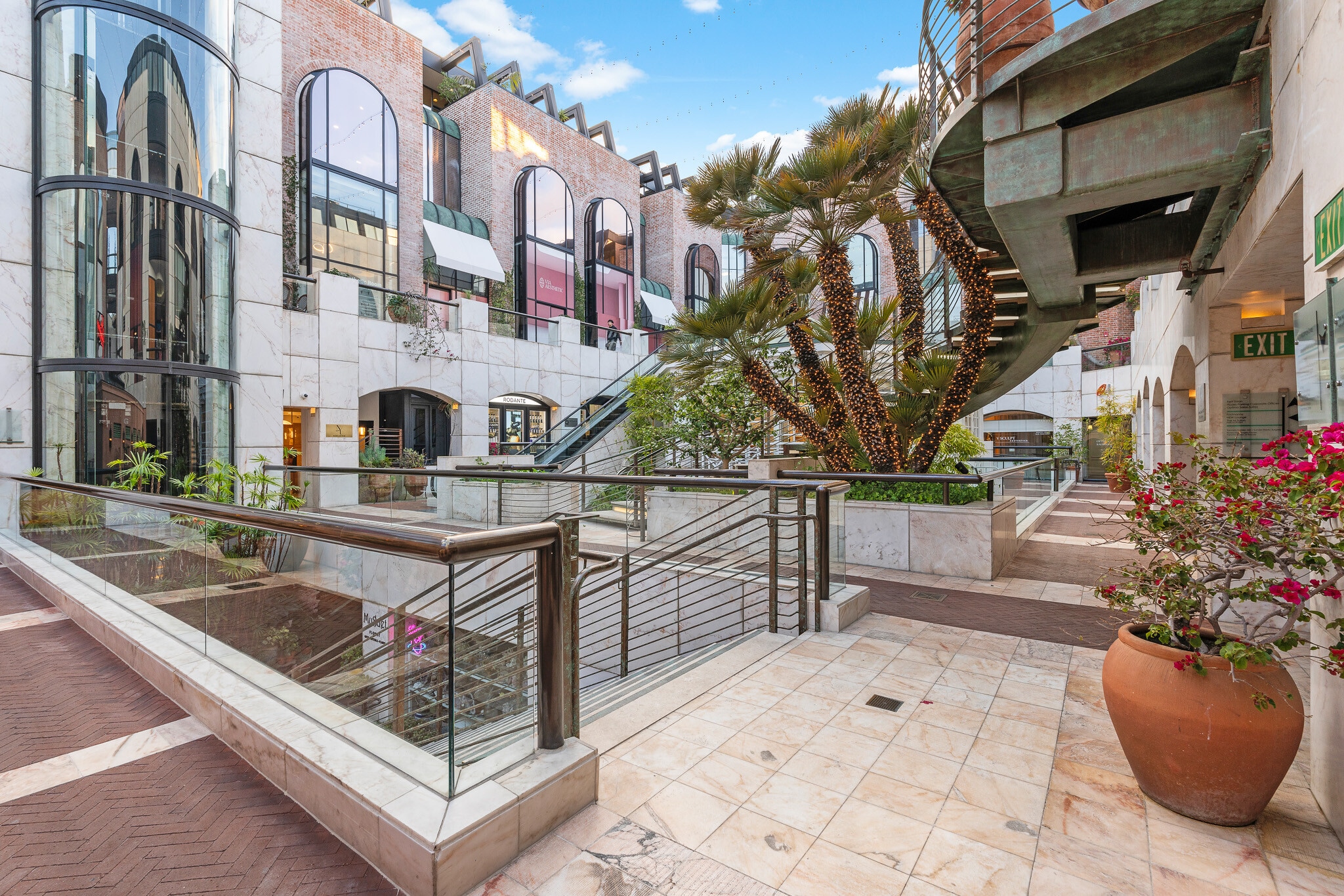 413-445 N Rodeo Dr, Beverly Hills, CA à louer Photo intérieure- Image 1 de 21