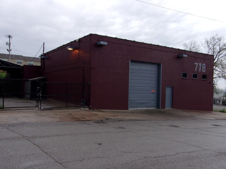 718 Forest Ave, Kansas City, MO for lease - Building Photo - Image 2 of 10