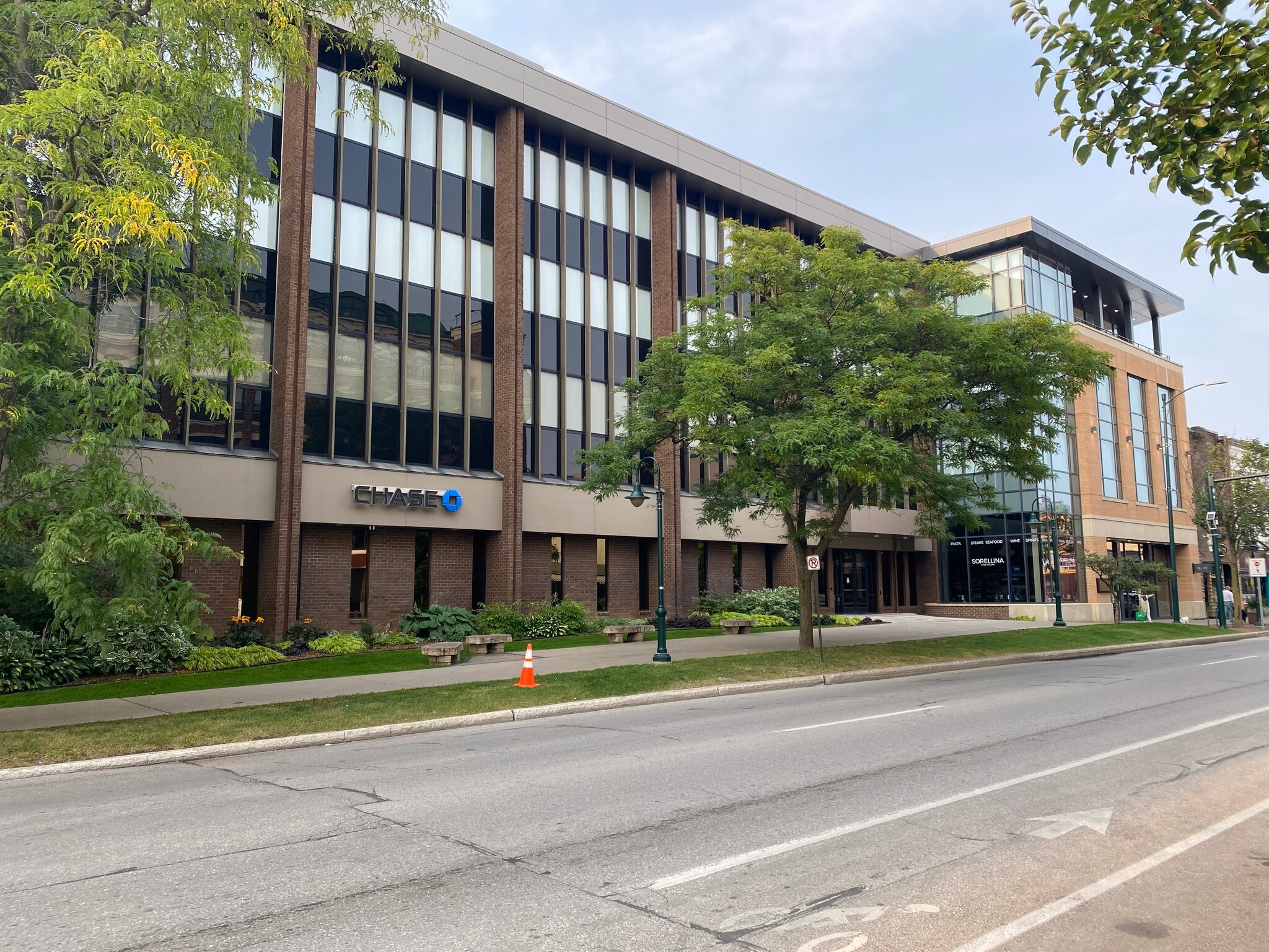 250 E Front St, Traverse City, MI à louer Photo du bâtiment- Image 1 de 9