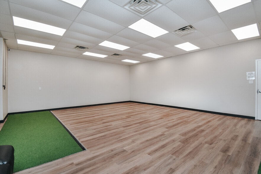 305 Sam Houston Dr, Victoria, TX for lease - Building Photo - Image 2 of 12