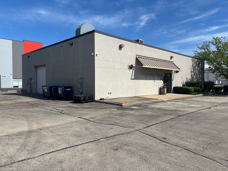 5834 W Howard St, Skokie, IL for sale - Building Photo - Image 2 of 28