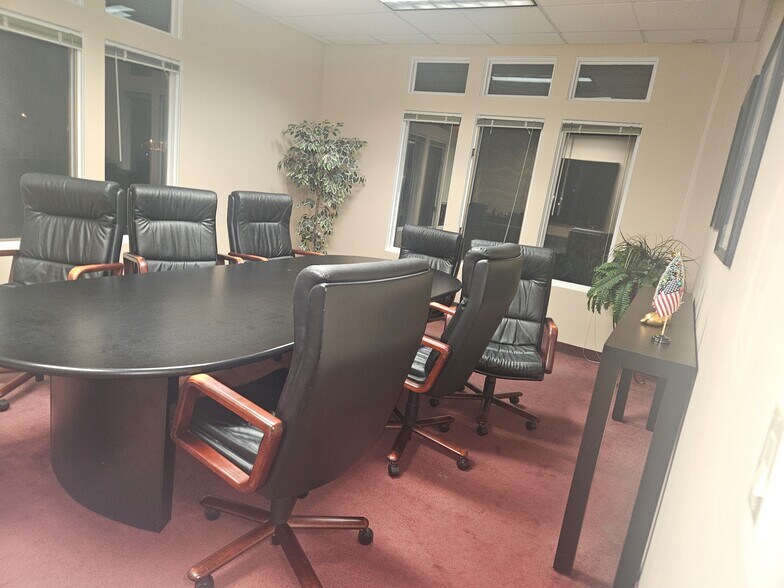 2273 NJ-33, Hamilton Township, NJ à vendre - Photo du bâtiment - Image 3 de 9