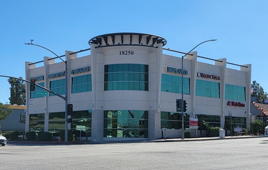 18250 Colima Rd, Rowland Heights, CA à louer - Photo du bâtiment - Image 1 de 4