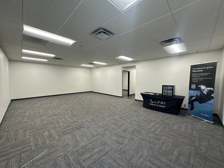 6065 Polaris Ave, Las Vegas, NV for lease - Building Photo - Image 3 of 4