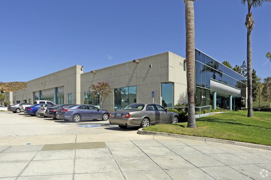 940 Enchanted Way, Simi Valley, CA for lease - Primary Photo - Image 2 of 8