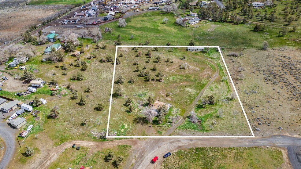 1865 SW Chevrolet Dr, Madras, OR for sale - Building Photo - Image 2 of 5