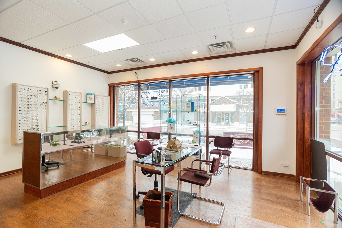 8035 Lincoln Ave, Skokie, IL 60077 - Unit 1 - - Interior Photo - Image 2 of 9
