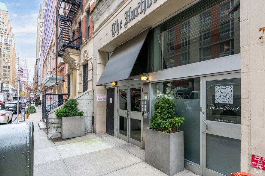 348 W 36th St, New York, NY for lease - Building Photo - Image 1 of 14
