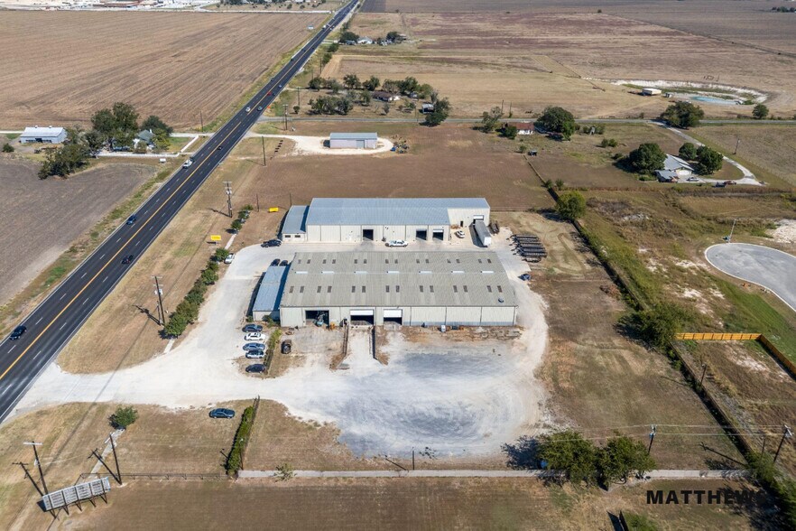 5075 N Highway 123 Byp, Seguin, TX à louer - Photo du bâtiment - Image 2 de 5