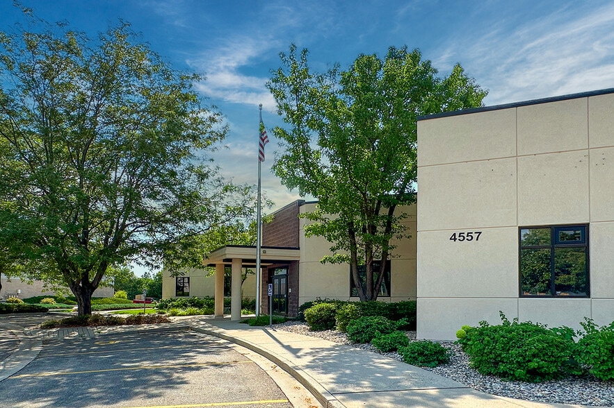 4557 Denrose Ct, Fort Collins, CO à vendre - Photo du bâtiment - Image 1 de 13