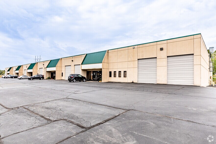 600-638 NW Platte Valley Dr, Riverside, MO for lease - Primary Photo - Image 1 of 4