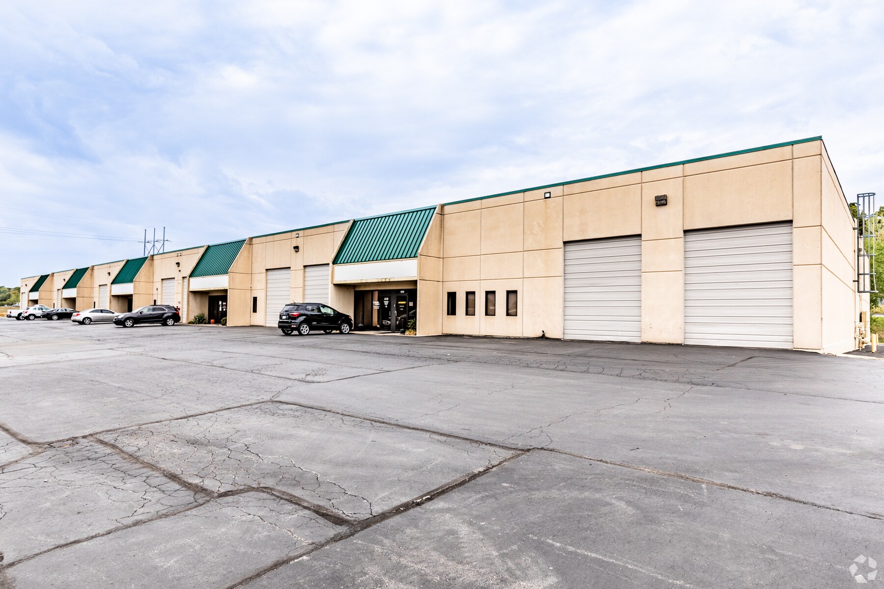 600-638 NW Platte Valley Dr, Riverside, MO for lease Primary Photo- Image 1 of 5