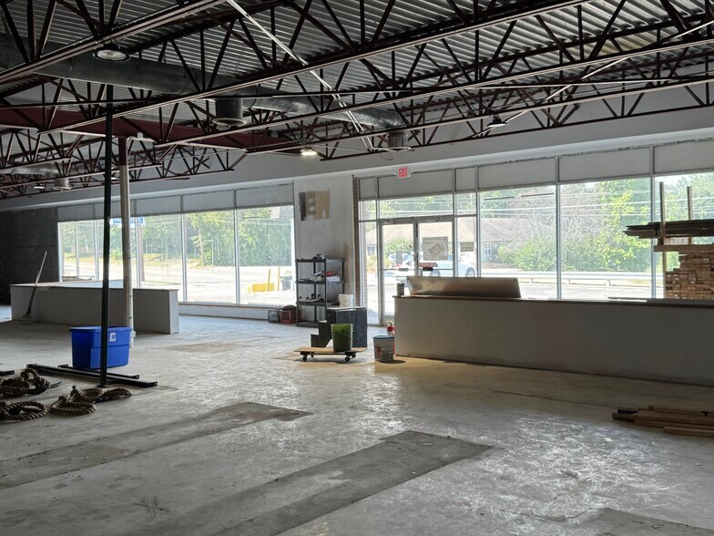 951 W North Bend Rd, Cincinnati, OH à louer - Photo du bâtiment - Image 2 de 5