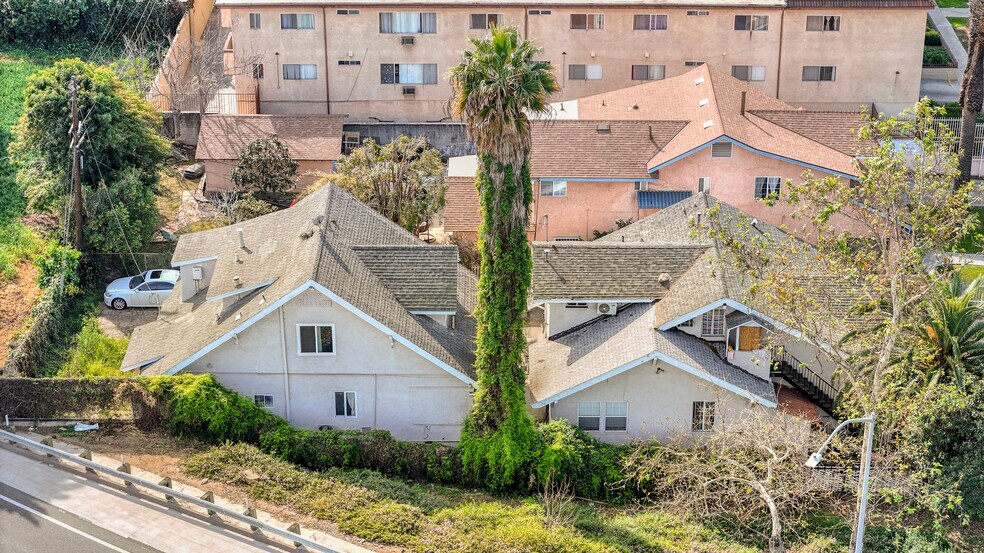 532 N Berendo St, Los Angeles, CA à vendre - Photo du bâtiment - Image 3 de 24