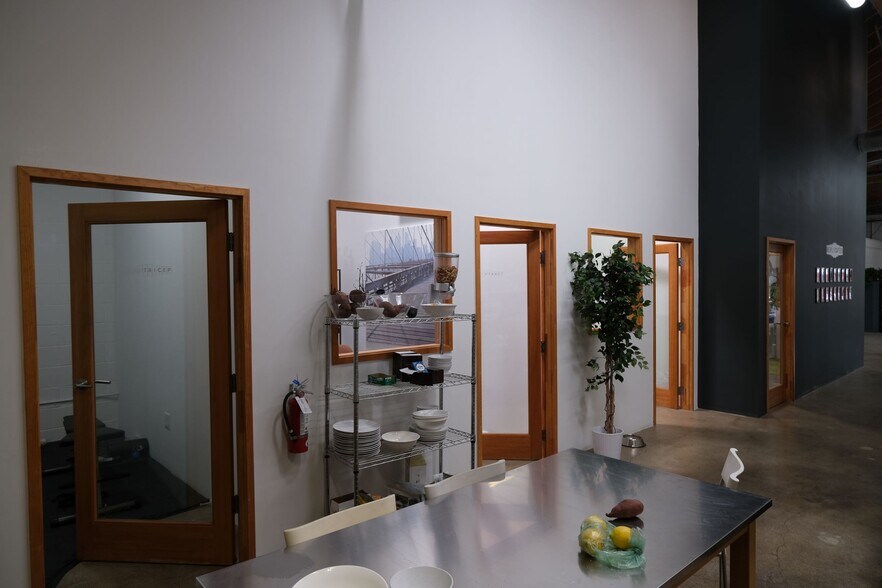 5913-5915 Blackwelder St, Culver City, CA à louer - Photo du bâtiment - Image 3 de 14
