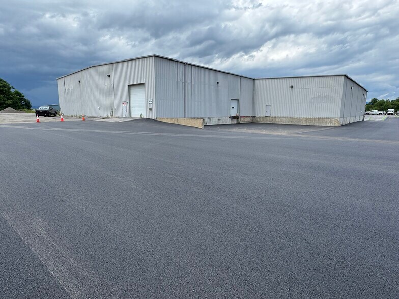 16121 Business Pky, Hagerstown, MD à louer - Photo du bâtiment - Image 3 de 13