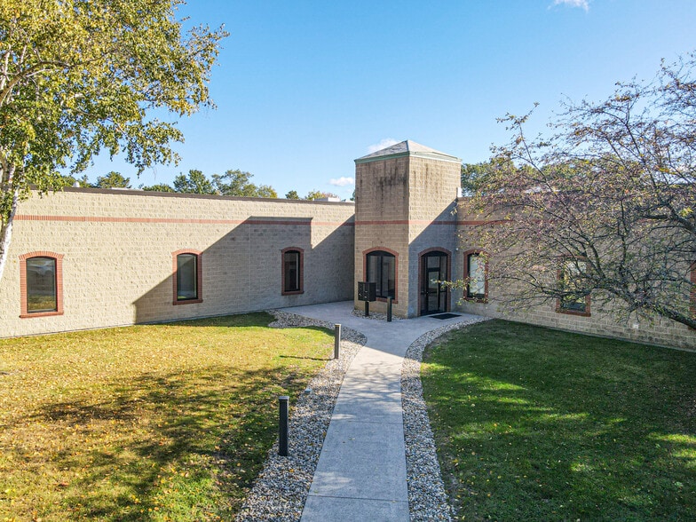 14 Blackstone Valley Pl, Lincoln, RI for lease - Building Photo - Image 1 of 9