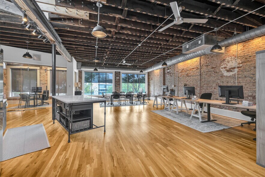 341-345 W Main St, Durham, NC à louer - Photo du bâtiment - Image 2 de 15