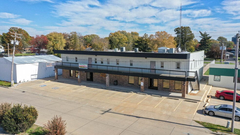 201 McCausland St, Carlinville, IL for sale - Building Photo - Image 3 of 36