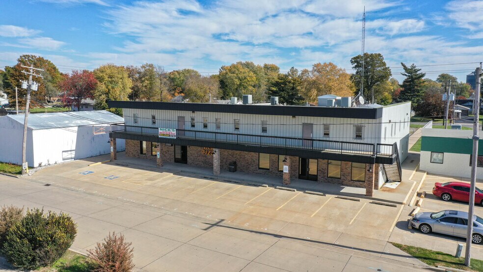 201 McCausland St, Carlinville, IL à vendre - Photo du bâtiment - Image 3 de 36