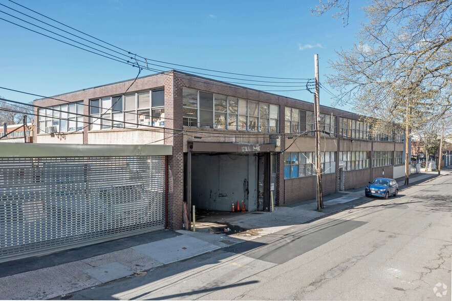 150 N Macquesten Pky, Mount Vernon, NY for lease - Building Photo - Image 2 of 11